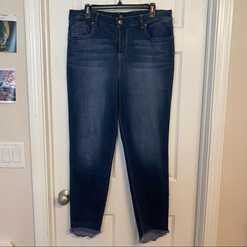 Skinny Jeans - Flare Ankle Bottom